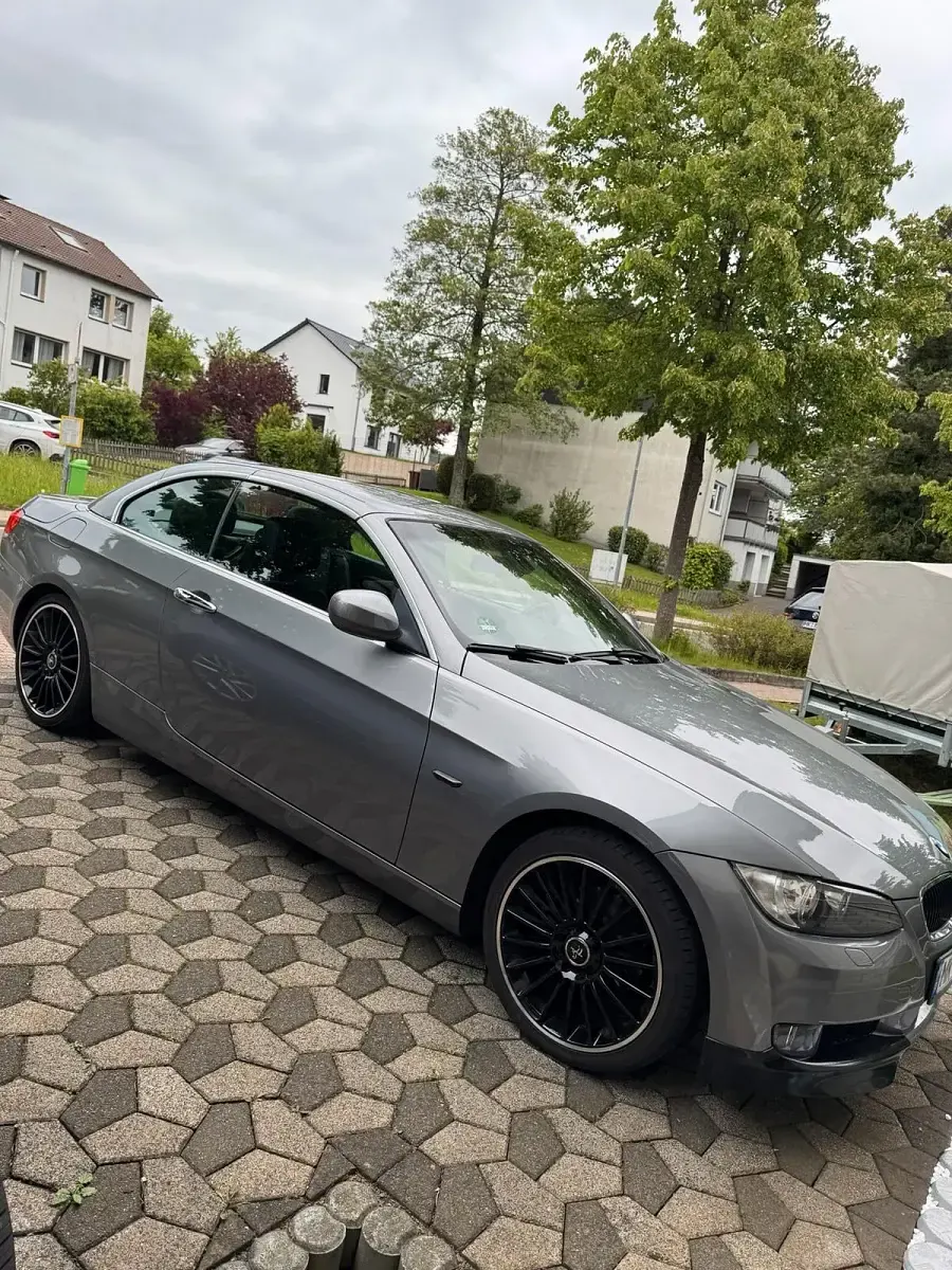 Gebraucht BMW 320 Cabriolet 170 PS (125 kW) 2010 Grau Cabrio