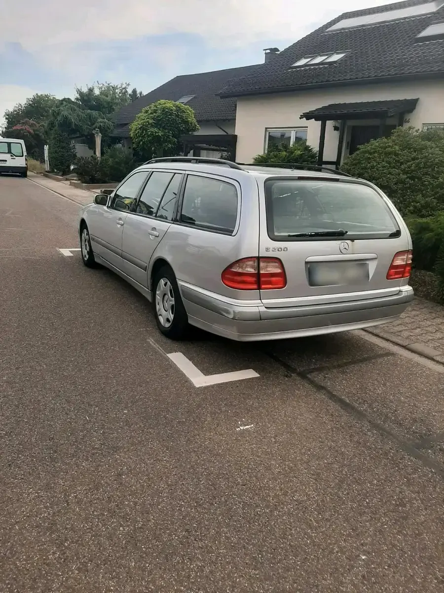 Gebraucht Mercedes E200 163 PS (119 kW) 2000 Silber Kombi