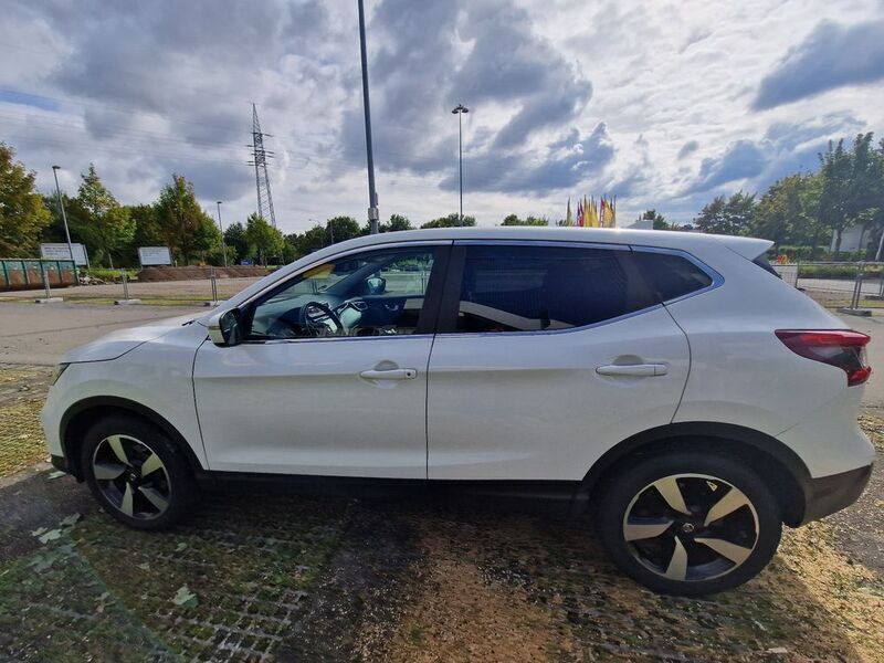 Weiß Gebraucht 2017 Nissan Qashqai Acenta SUV | 14.000 € (Fairer Preis) - Bild 1/4