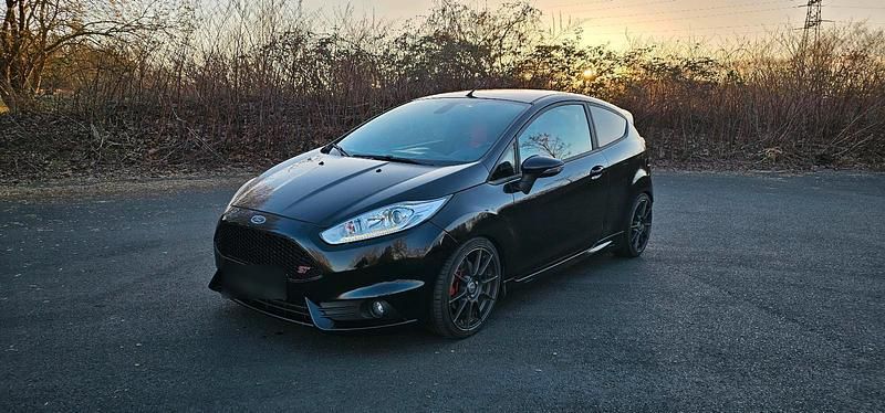 Gebraucht Ford Fiesta ST 182 PS (133 kW) 2015 Schwarz Kleinwagen