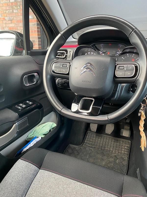 Gebraucht Citroën C3 PureTech 82 PS (60 kW) 2018 Schwarz Kleinwagen