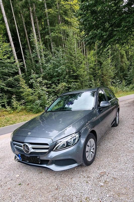 Grau Gebraucht 2018 Mercedes C220 Kombi | 27.500 € (Teuer) - Bild 1/4