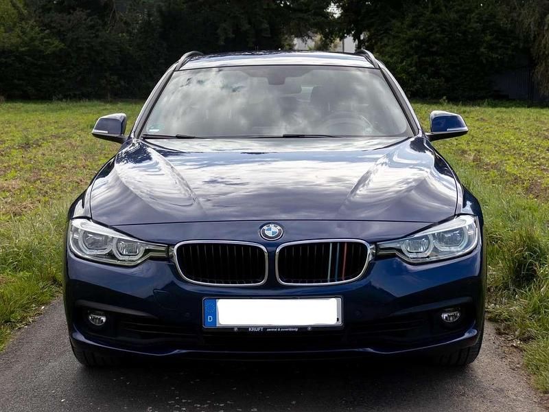Gebraucht BMW 320 Advantage 184 PS (135 kW) 2018 Blau Kombi