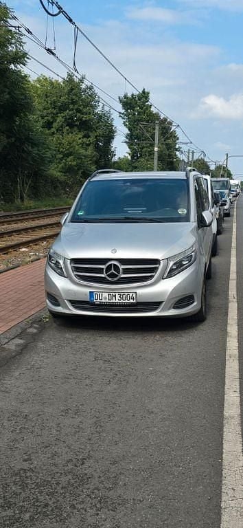 Silber Gebraucht 2015 Mercedes V250 Avantgarde Van / Kleinbus | 22.999 € - Bild 1/4