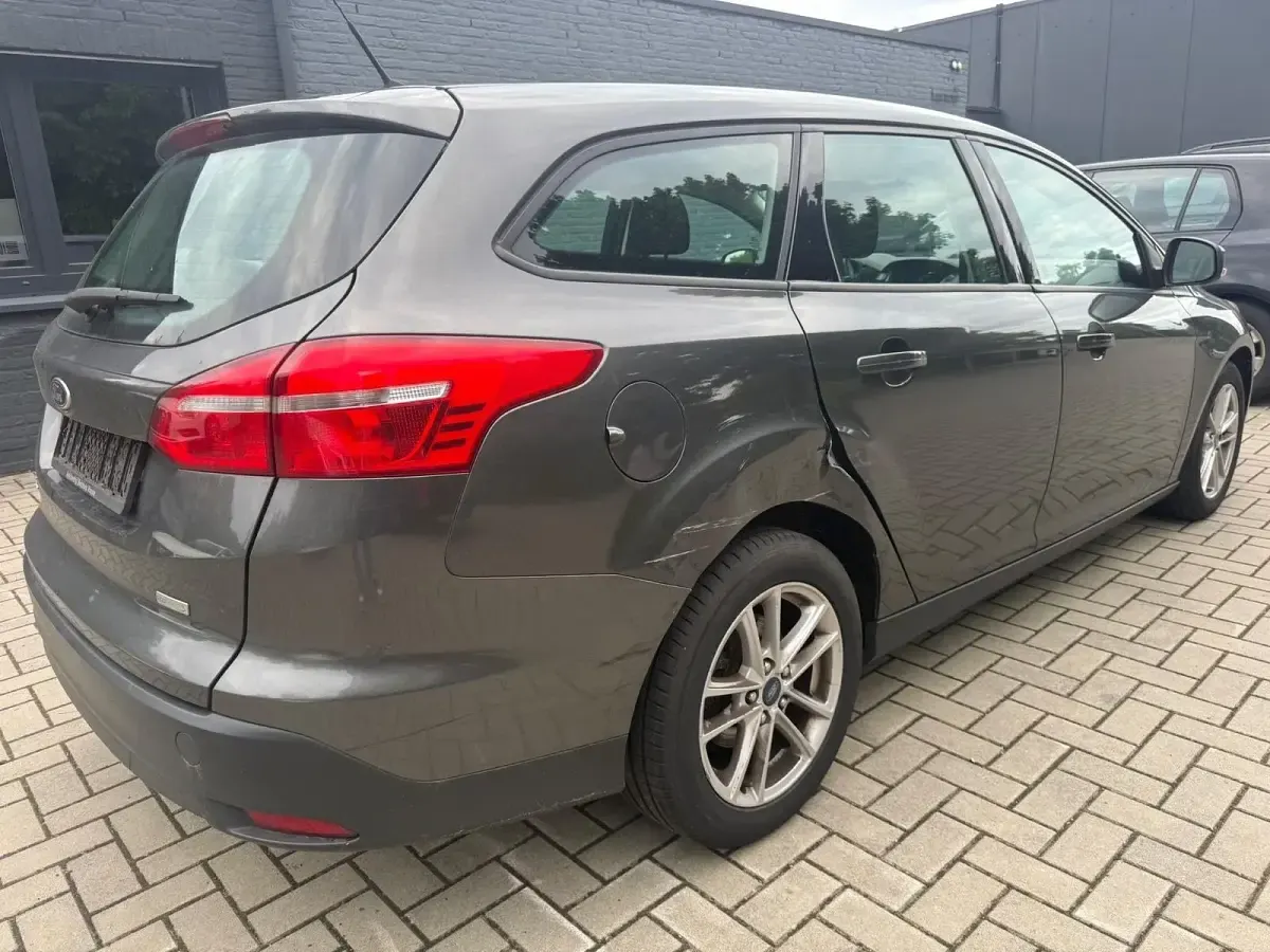 Gebraucht Ford Focus 125 PS (91 kW) 2016 Grau Kombi