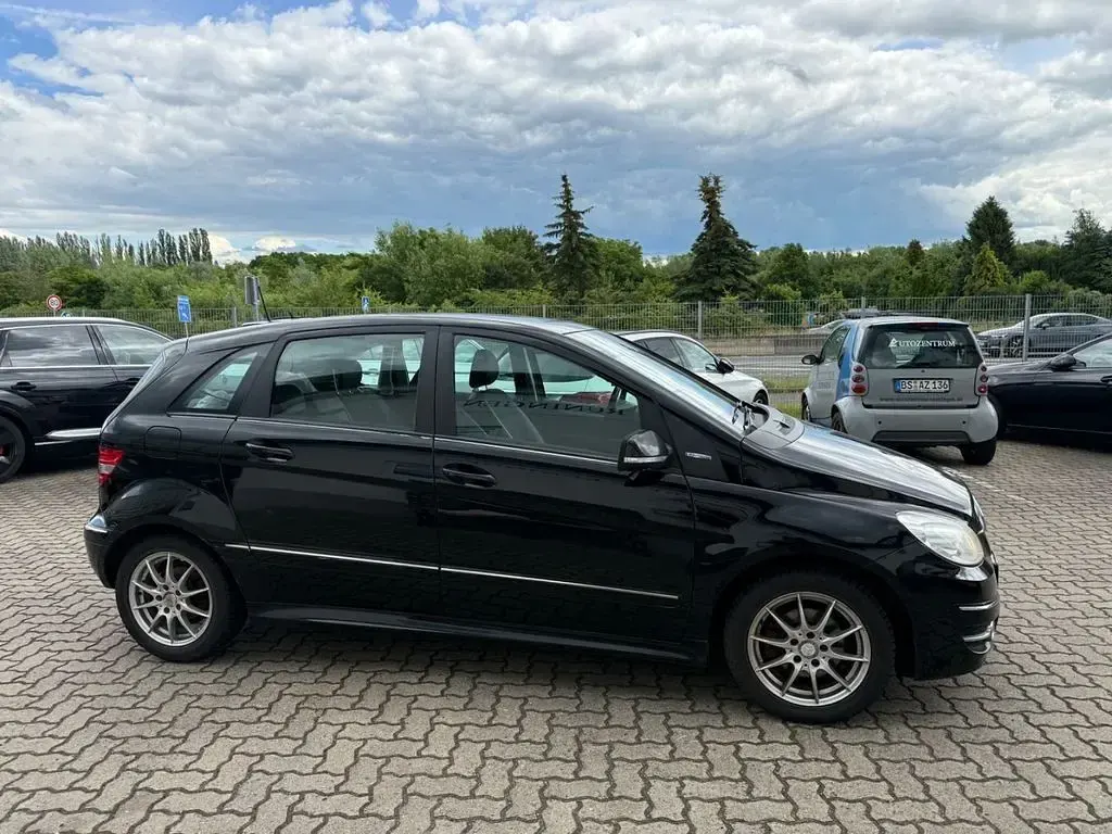 Gebraucht Mercedes B160 95 PS (69 kW) 2011 Schwarz Kleinwagen