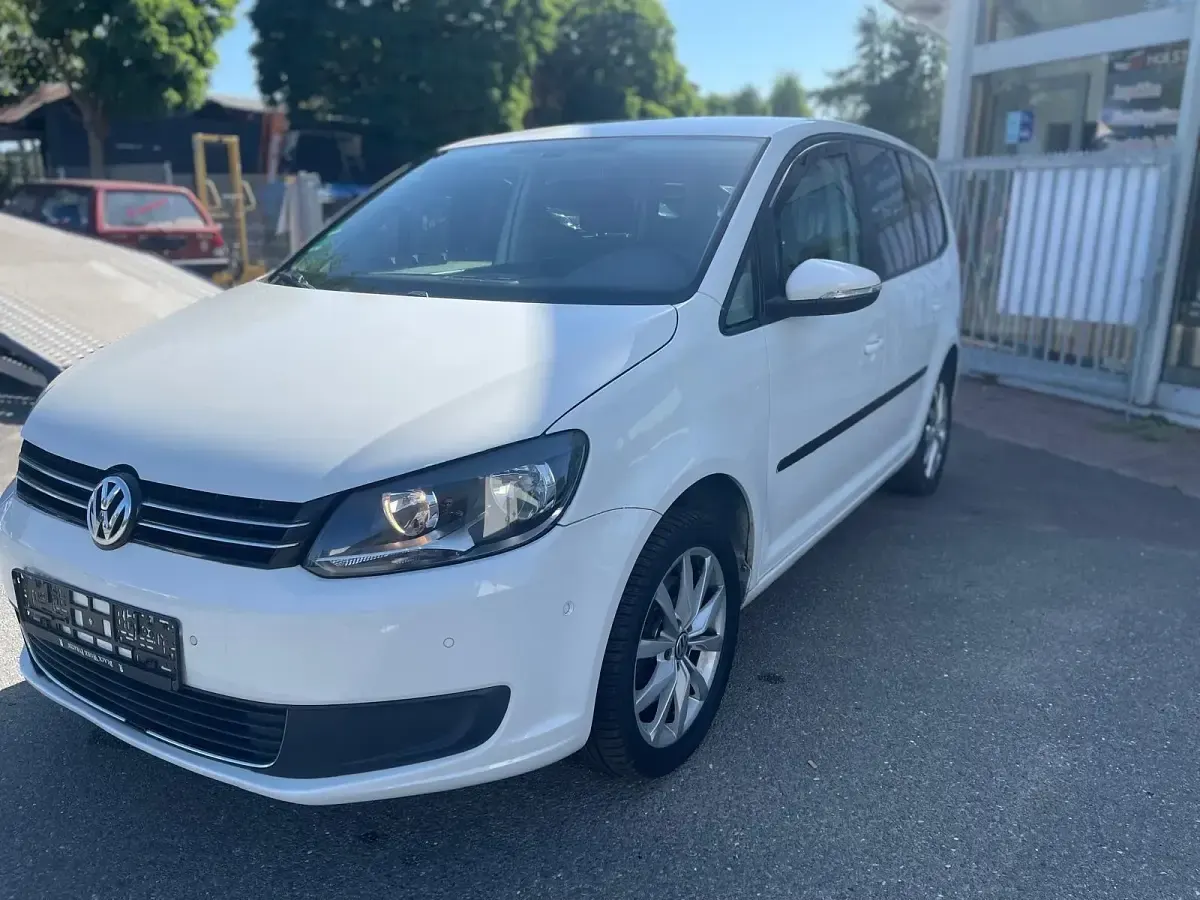 Gebraucht VW Touran Comfortline 140 PS (102 kW) 2012 Weiß Van / Kleinbus