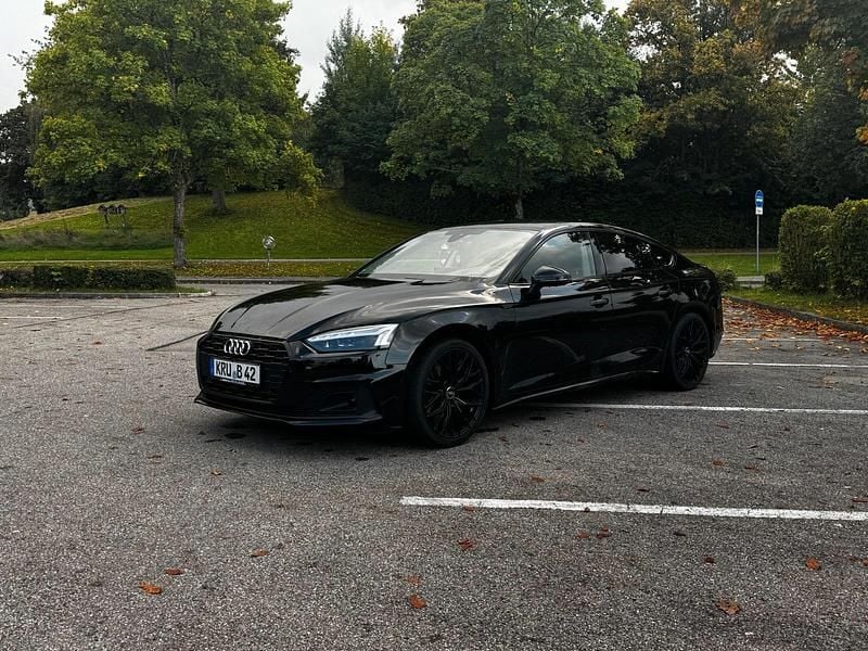 Schwarz Gebraucht 2020 Audi A5 Sportback Comfort Limousine | 26.800 € (Fairer Preis) - Bild 1/4