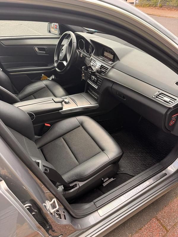 Gebraucht Mercedes E220 170 PS (125 kW) 2019 Grau Kombi