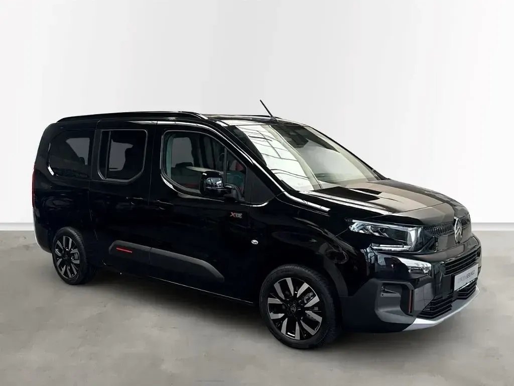 Neu Citroën Berlingo XTR 131 PS (96 kW) 2026 Schwarz Van / Kleinbus