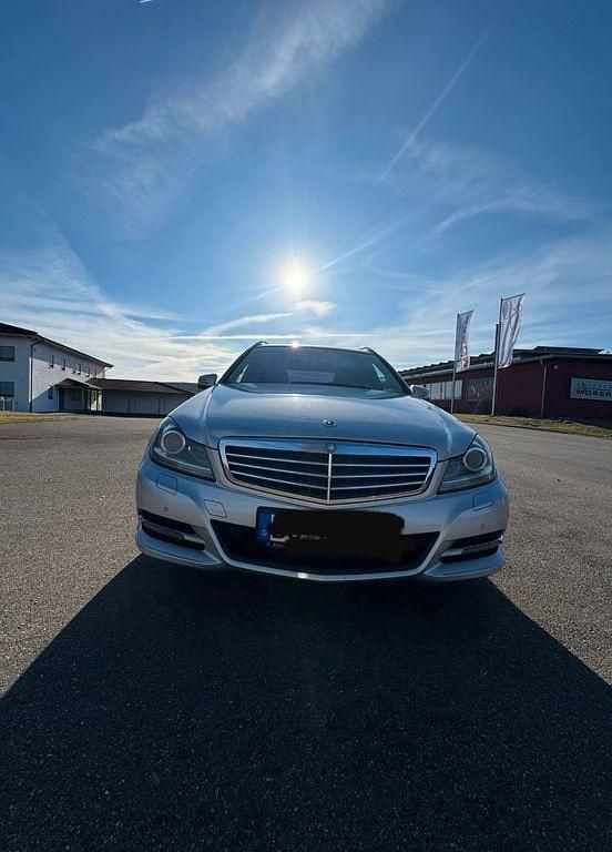 Gebraucht Mercedes C180 120 PS (88 kW) 2013 Silber Limousine