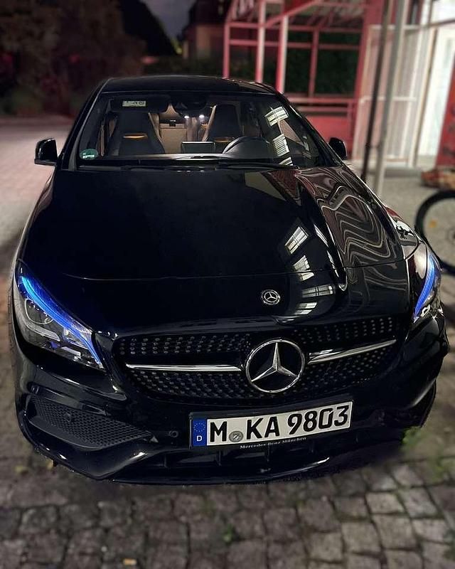 Schwarz Gebraucht 2017 Mercedes CLA180 AMG line Limousine | 17.999 € (Fairer Preis) - Bild 1/4