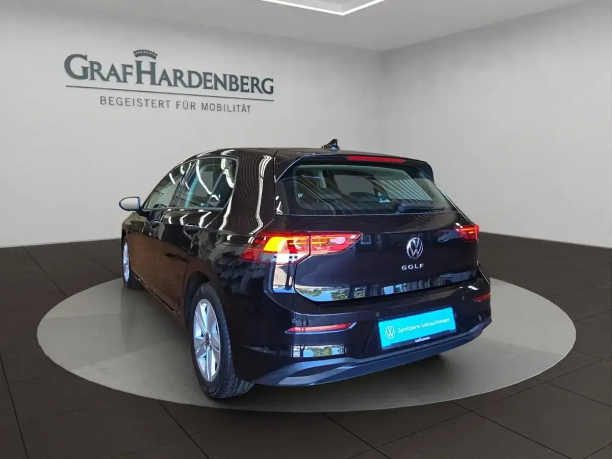 Gebraucht VW Golf VIII Life 150 PS (110 kW) 2022 Schwarz Limousine