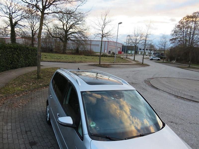 Gebraucht VW Touran Cup 140 PS (102 kW) 2014 Silber Van / Kleinbus