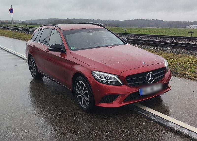 Gebraucht Mercedes C220 194 PS (142 kW) 2019 Rot Kombi