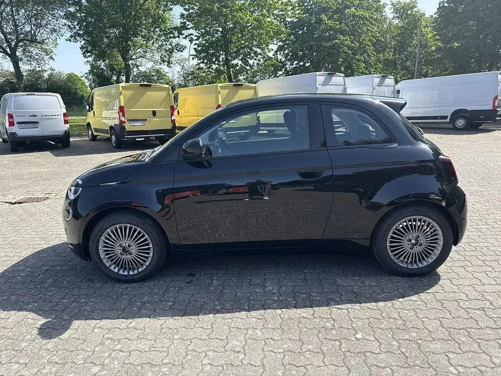 Neu Fiat 500e Icon 86 kW (118 PS) 2026 Schwarz Kleinwagen