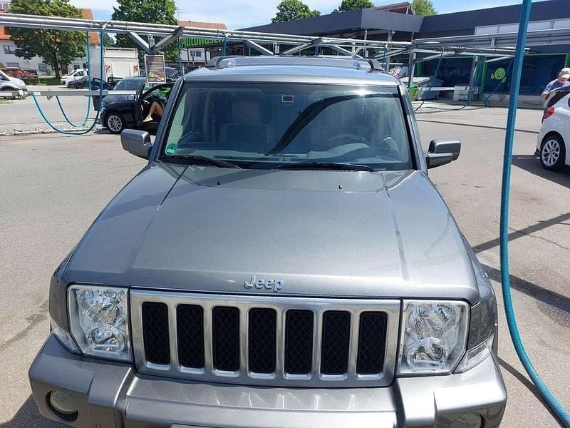 Grau Gebraucht 2009 Jeep Commander Overland SUV | 14.000 € (Superpreis) - Bild 1/4