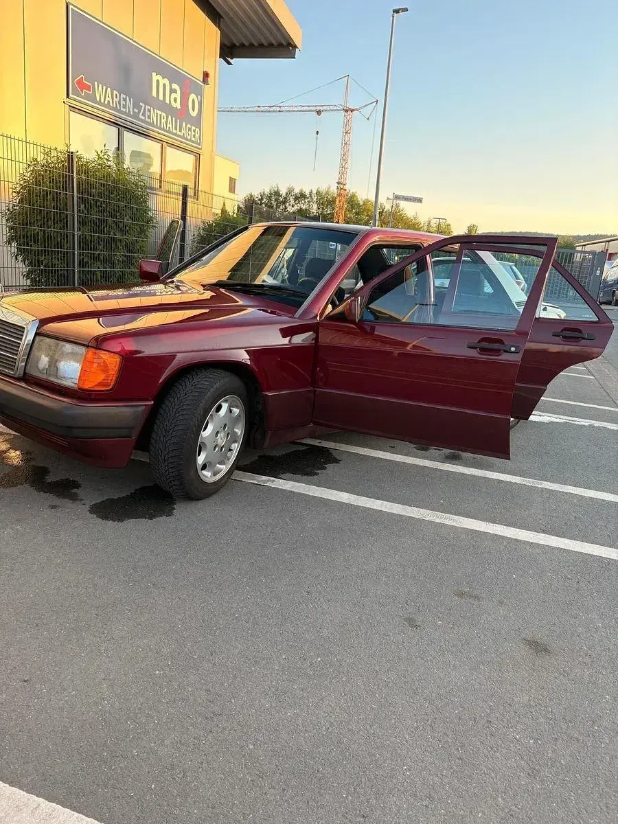 Gebraucht Mercedes 190 122 PS (89 kW) 1993 Rot Limousine