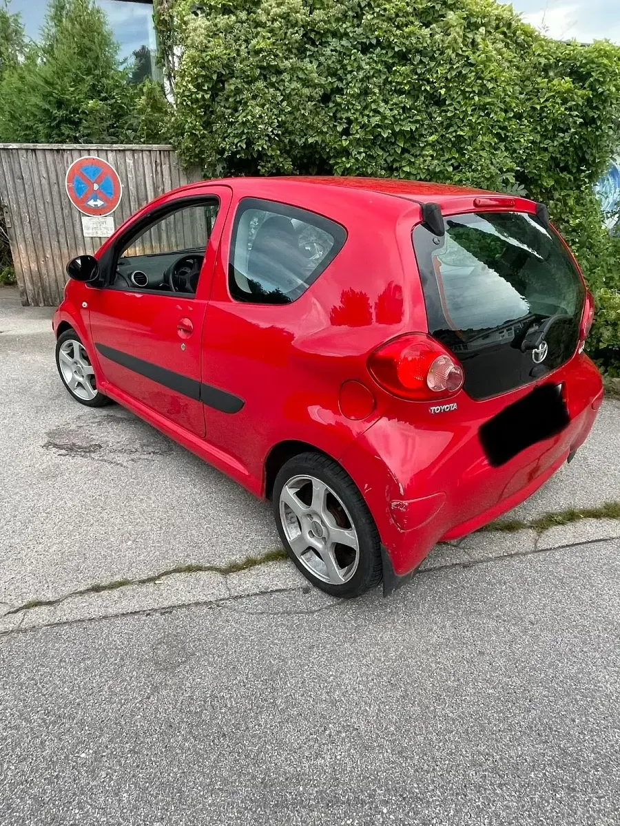Gebraucht Toyota Aygo 68 PS (50 kW) 2007 Rot Kleinwagen