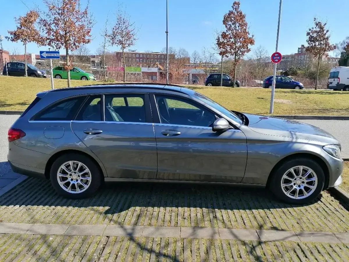 Gebraucht Mercedes C200 136 PS (100 kW) 2016 Grau Kombi