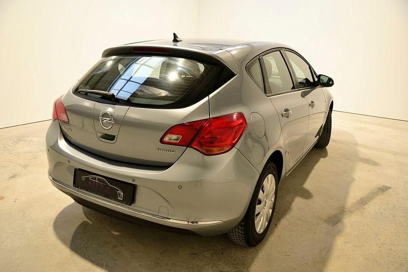 Gebraucht Opel Astra Selection 140 PS (102 kW) 2013 Grau Limousine