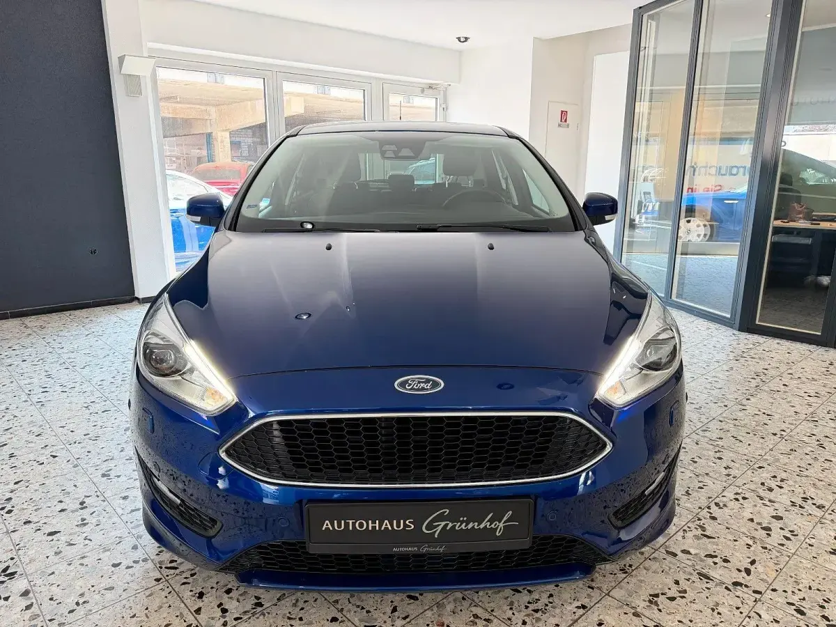 Gebraucht Ford Focus Titanium 182 PS (133 kW) 2016 Blau Limousine