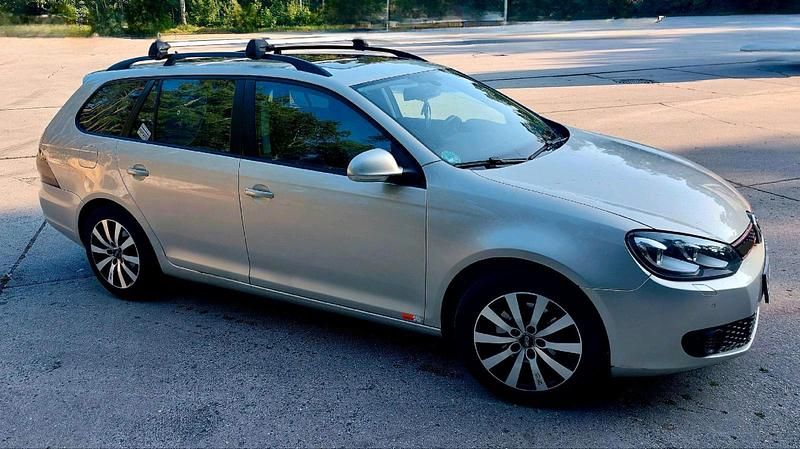 Gebraucht VW Golf VI 80 PS (58 kW) 2010 Silber Kleinwagen