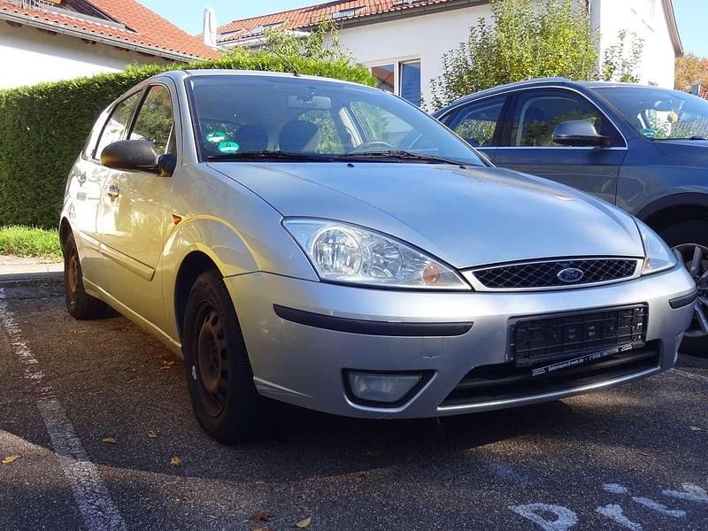 Silber Gebraucht 2002 Ford Focus Futura Limousine | 500 € (Superpreis) - Bild 1/4