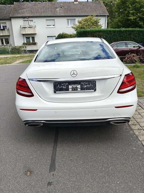Gebraucht Mercedes E200 Avantgarde 184 PS (135 kW) 2018 Limousine