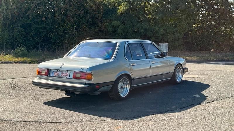 Gebraucht BMW 735 218 PS (160 kW) 1986 Silber Limousine