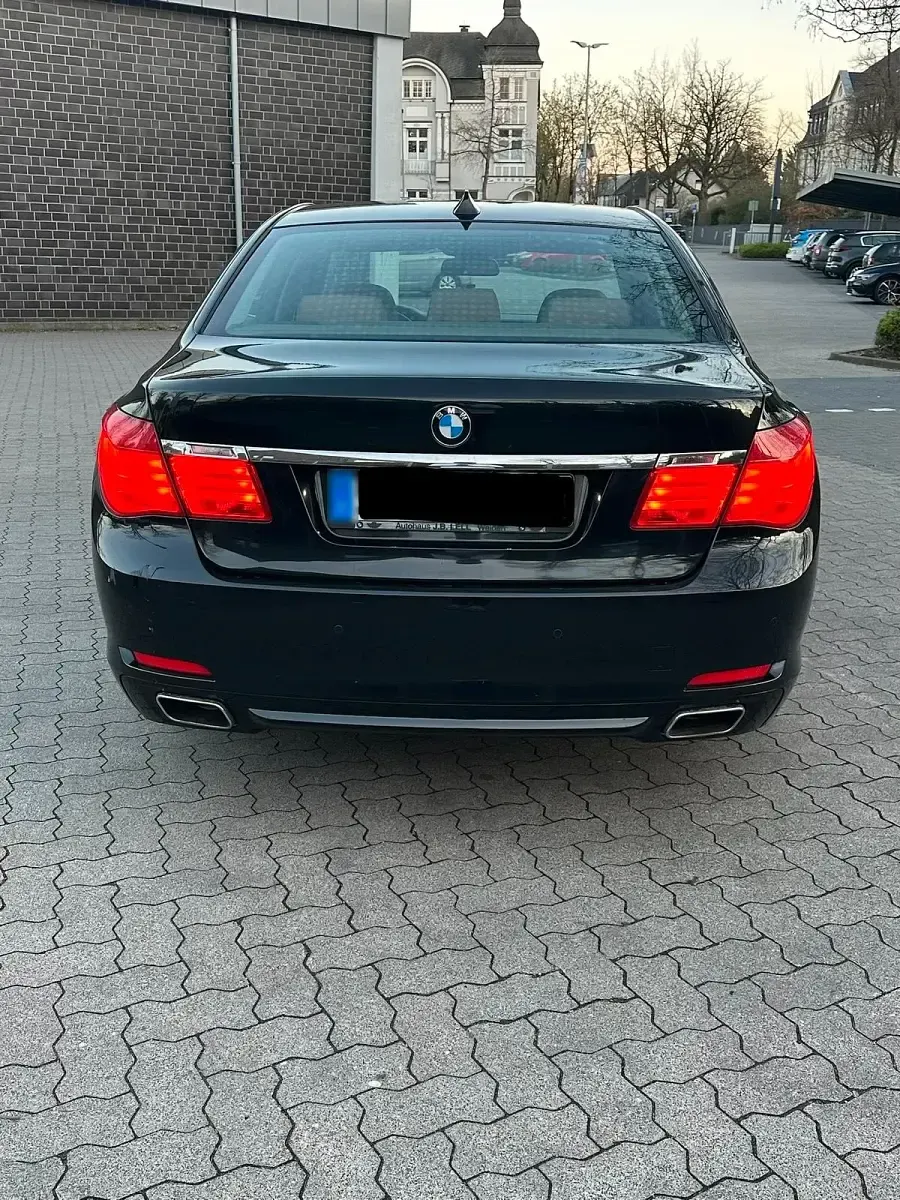 Gebraucht BMW 740 306 PS (225 kW) 2011 Schwarz Limousine