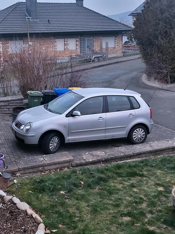 Silber Gebraucht 2004 VW Polo Kleinwagen | 2.499 € (Etwas zu teuer) - Bild 1/4