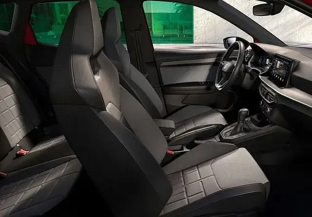 Neu Seat Arona FR 116 PS (85 kW) 2026 Fiord blau / dachfarbe schwarz fiord blau / dachfarbe schwarz SUV