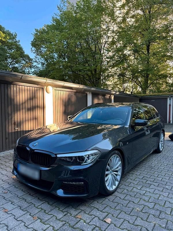 Grau Gebraucht 2017 BMW 530 M Sport Kombi | 26.800 € (Fairer Preis) - Bild 1/4