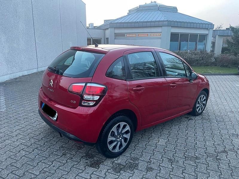 Gebraucht Citroën C3 82 PS (60 kW) 2016 Rot Limousine