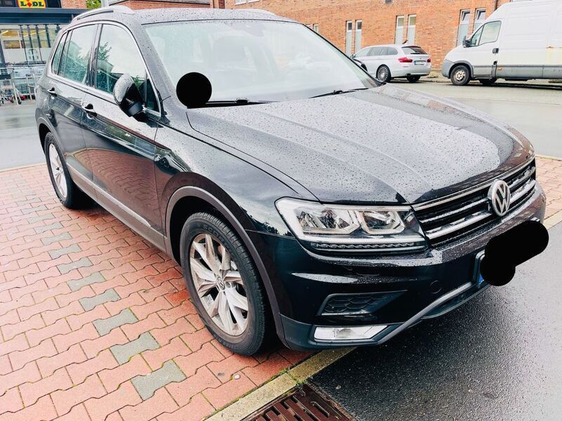 Schwarz Gebraucht 2016 VW Tiguan Highline SUV | 21.999 € (Superpreis) - Bild 1/4