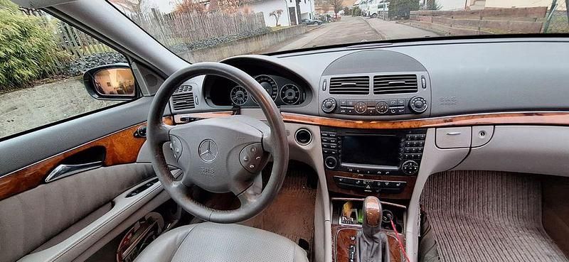 Gebraucht Mercedes 220 150 PS (110 kW) 2004 Limousine