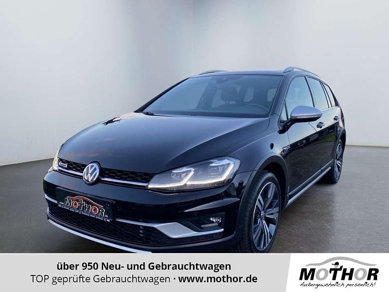 Deep black perleffekt (metallic) Gebraucht 2020 VW Golf Alltrack Kombi | 24.400 € (Fairer Preis) - Bild 1/4
