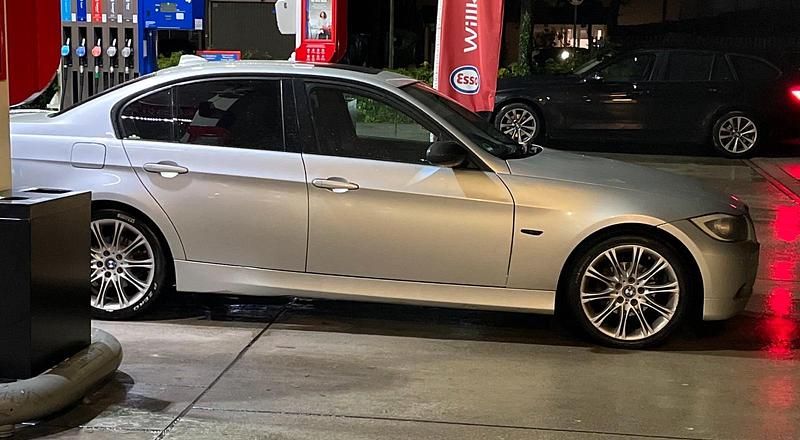 Silber Gebraucht 2005 BMW 320 Limousine | 1.500 € (Guter Preis) - Bild 1/4