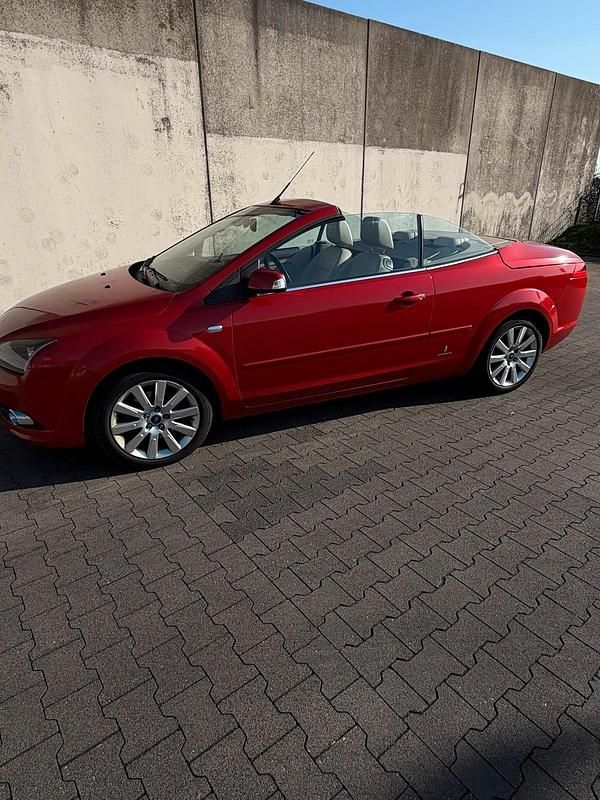 Gebraucht Ford Focus Cabriolet 101 PS (74 kW) 2008 Rot Cabrio