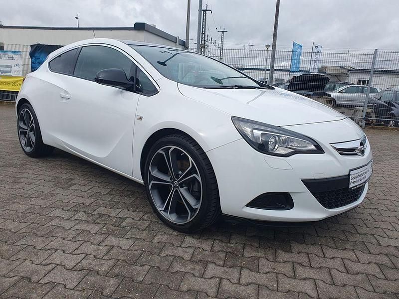 Gebraucht Opel Astra GTC 200 PS (147 kW) 2014 Weiß Limousine