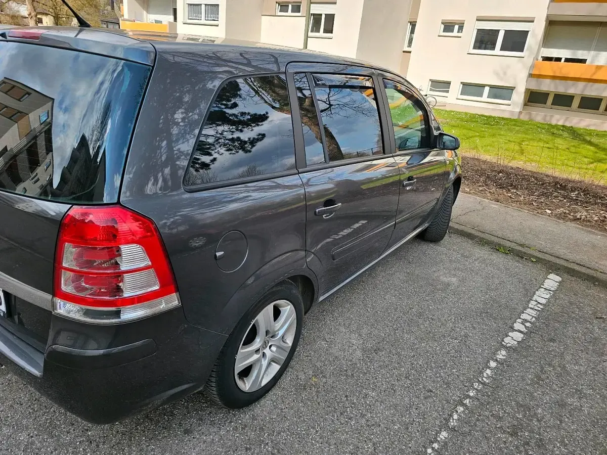 Gebraucht Opel Zafira Edition 140 PS (102 kW) 2009 Grau Van / Kleinbus