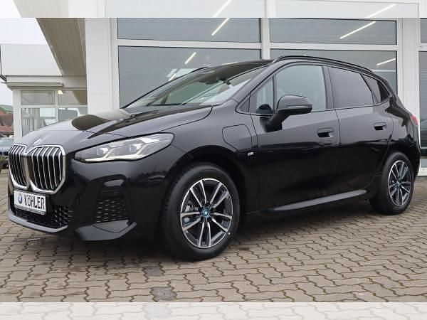 Schwarz (black sapphire metallic) Neu 2025 BMW 225 Active Tourer M Sport Van / Kleinbus | 47.990 € - Bild 1/4