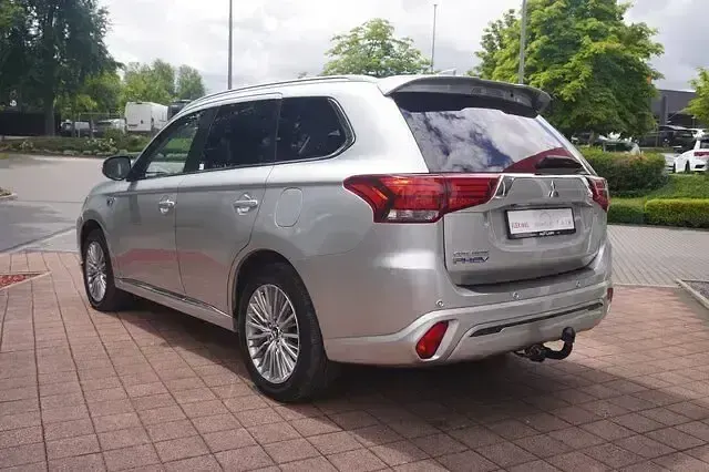 Gebraucht Mitsubishi Outlander P-HEV Plus 224 PS (164 kW) 2020 Silber SUV