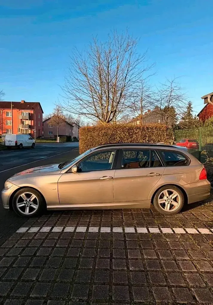 Gebraucht BMW 320 135 PS (99 kW) 2011 Braun Kombi