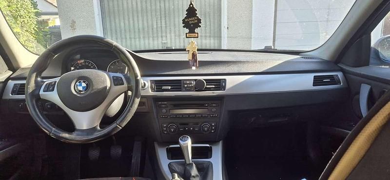 Gebraucht BMW 318 129 PS (94 kW) 2006 Silber Limousine