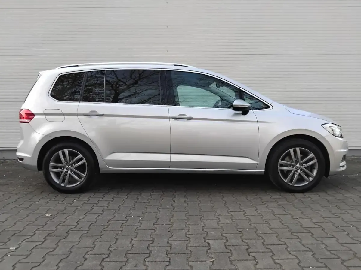 Gebraucht VW Touran Highline 150 PS (110 kW) 2021 Silber Van / Kleinbus