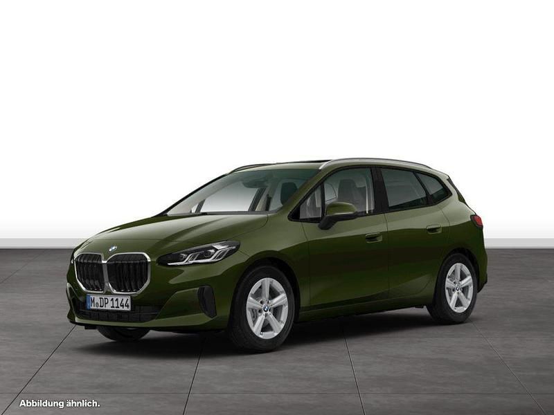 Sanremo green metallic Gebraucht 2024 BMW 216 Active Tourer Luxury Line Van / Kleinbus | 30.354 € (Etwas zu teuer) - Bild 1/4