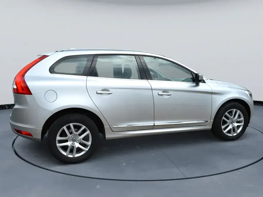 Gebraucht Volvo XC60 Summum 150 PS (110 kW) 2017 Silber SUV
