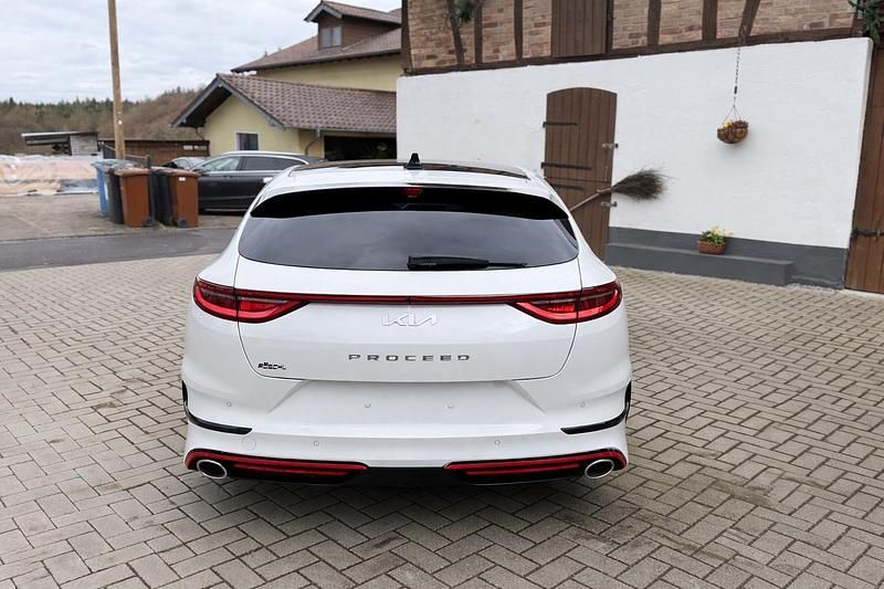 Gebraucht Kia ProCeed GT GT 204 PS (150 kW) 2022 Weiß Kleinwagen
